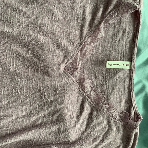XL lilac colored long sleeve top - Picture 2 of 2